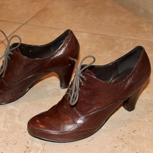 Nine West Brown Oxford Heels